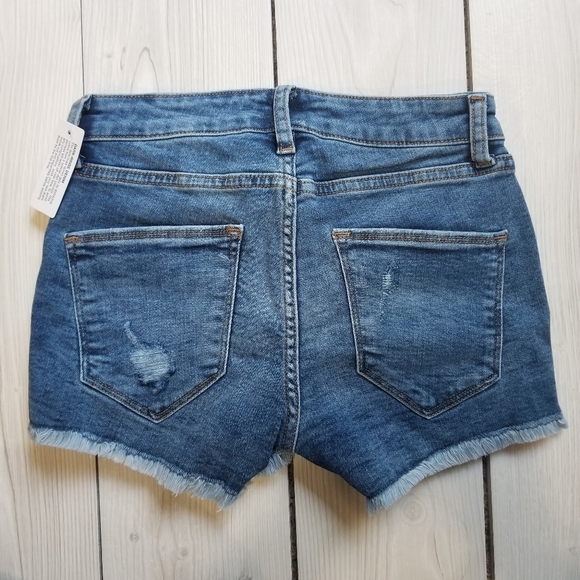 Arizona juniors mid rise denim Jean "shortie" short 2.5" inseam Size 1 NWT - Picture 2 of 15
